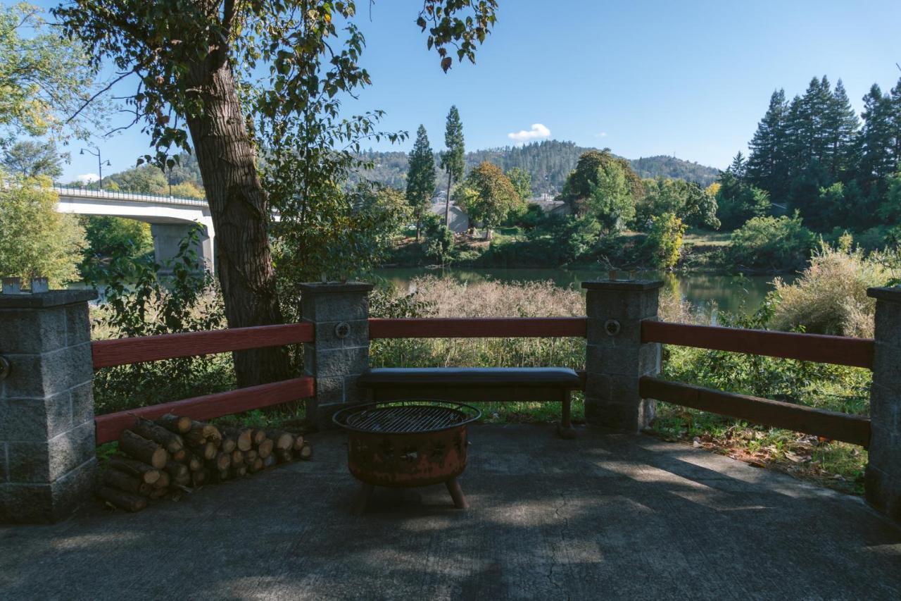 Riverfront Inn Roseburg Exterior photo