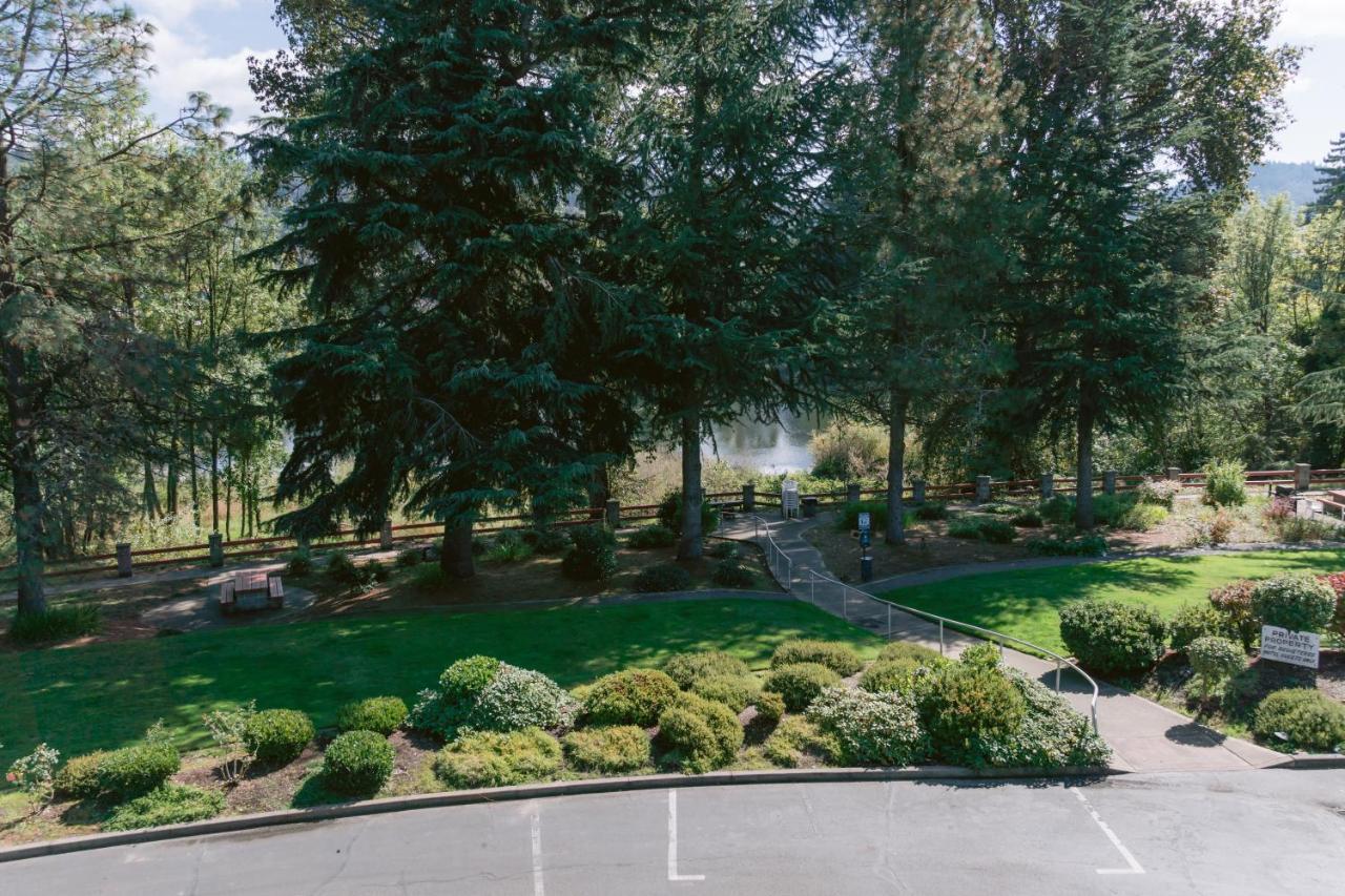 Riverfront Inn Roseburg Exterior photo